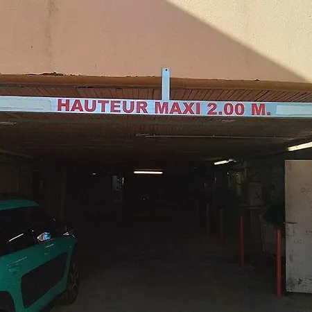 Апартаменты Grand T3 Piscine, Garage Centre Port